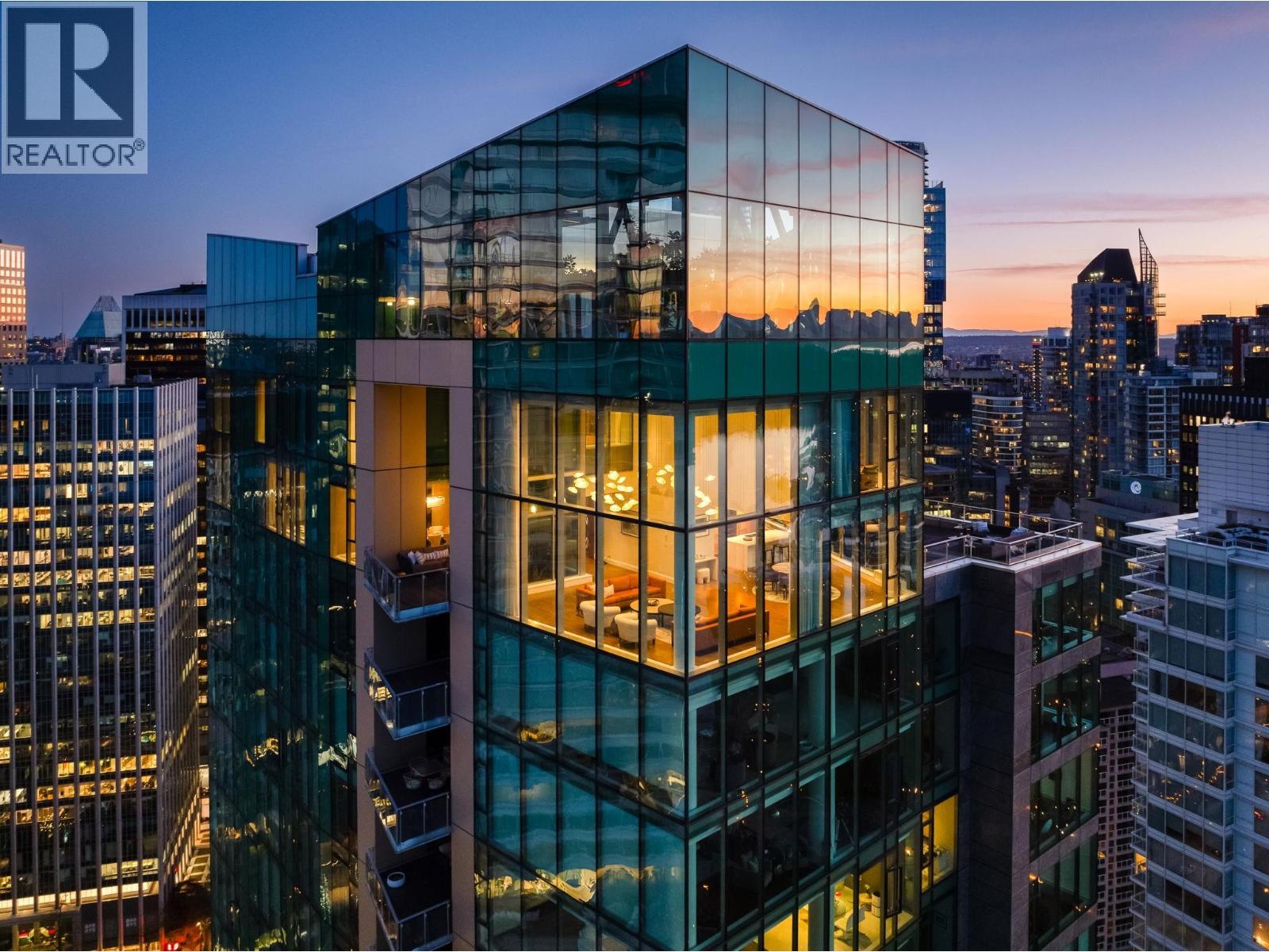 Listing photo — PH3101 – 277 Thurlow Street, Vancouver (MLS® R3118660)