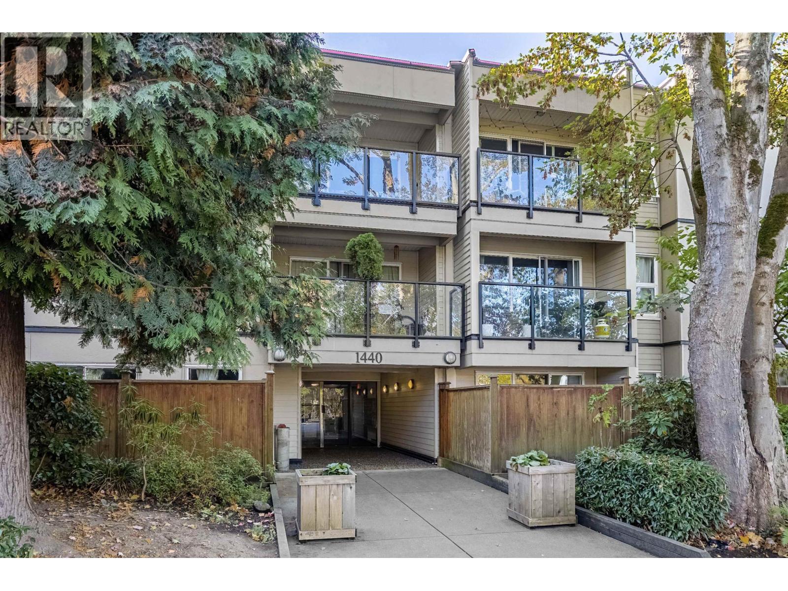 Listing photo — 211 – 1440 E Broadway, Vancouver (MLS® R3141053)