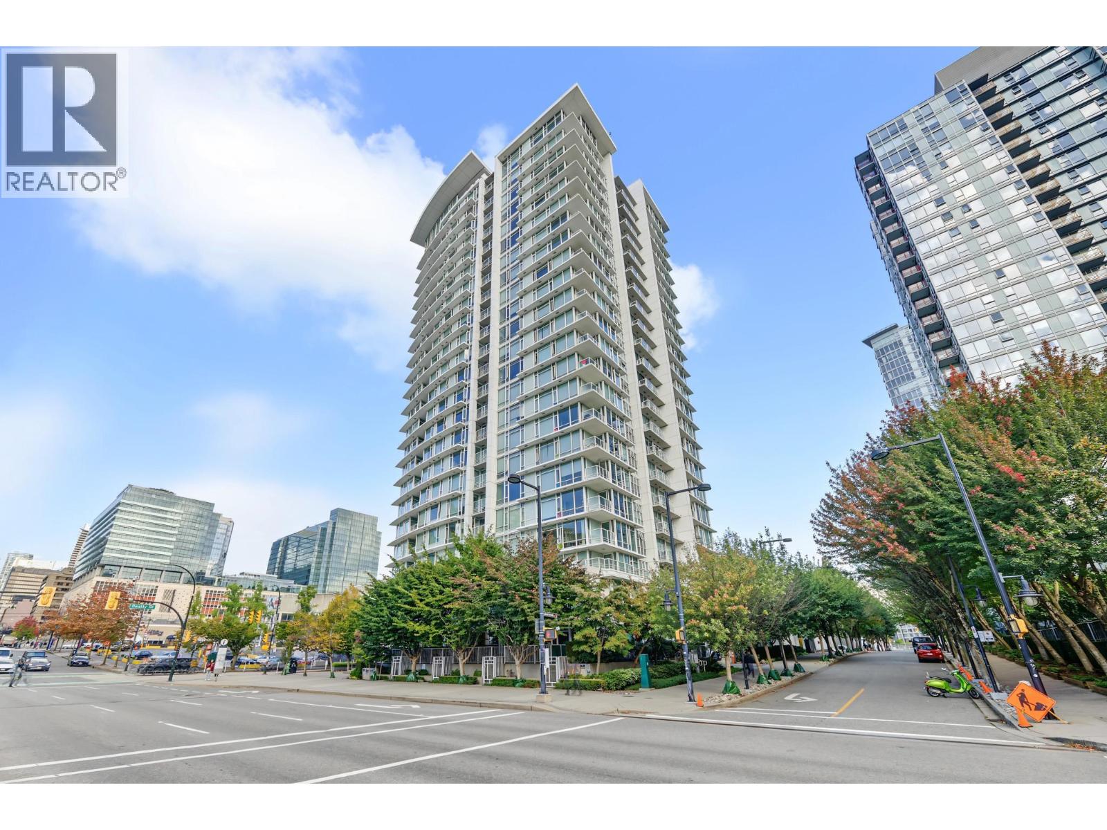 Listing photo — 315 – 161 W Georgia Street, Vancouver (MLS® R3168748)