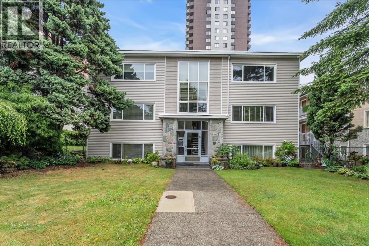 Listing photo — 1 – 1420 Chesterfield Avenue, North Vancouver (MLS® R3176794)